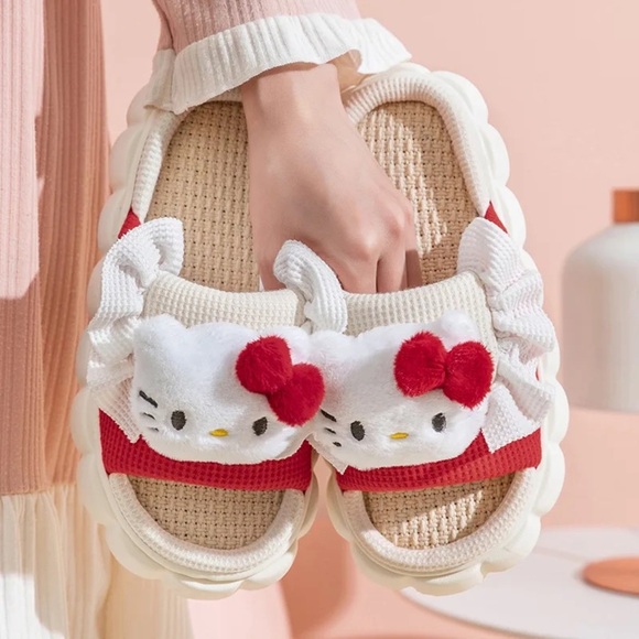 Hello Kitty Sanrio Kawaii Platform Scalloped Slip-On Sandals Size 36-37 NWT - Picture 1 of 9